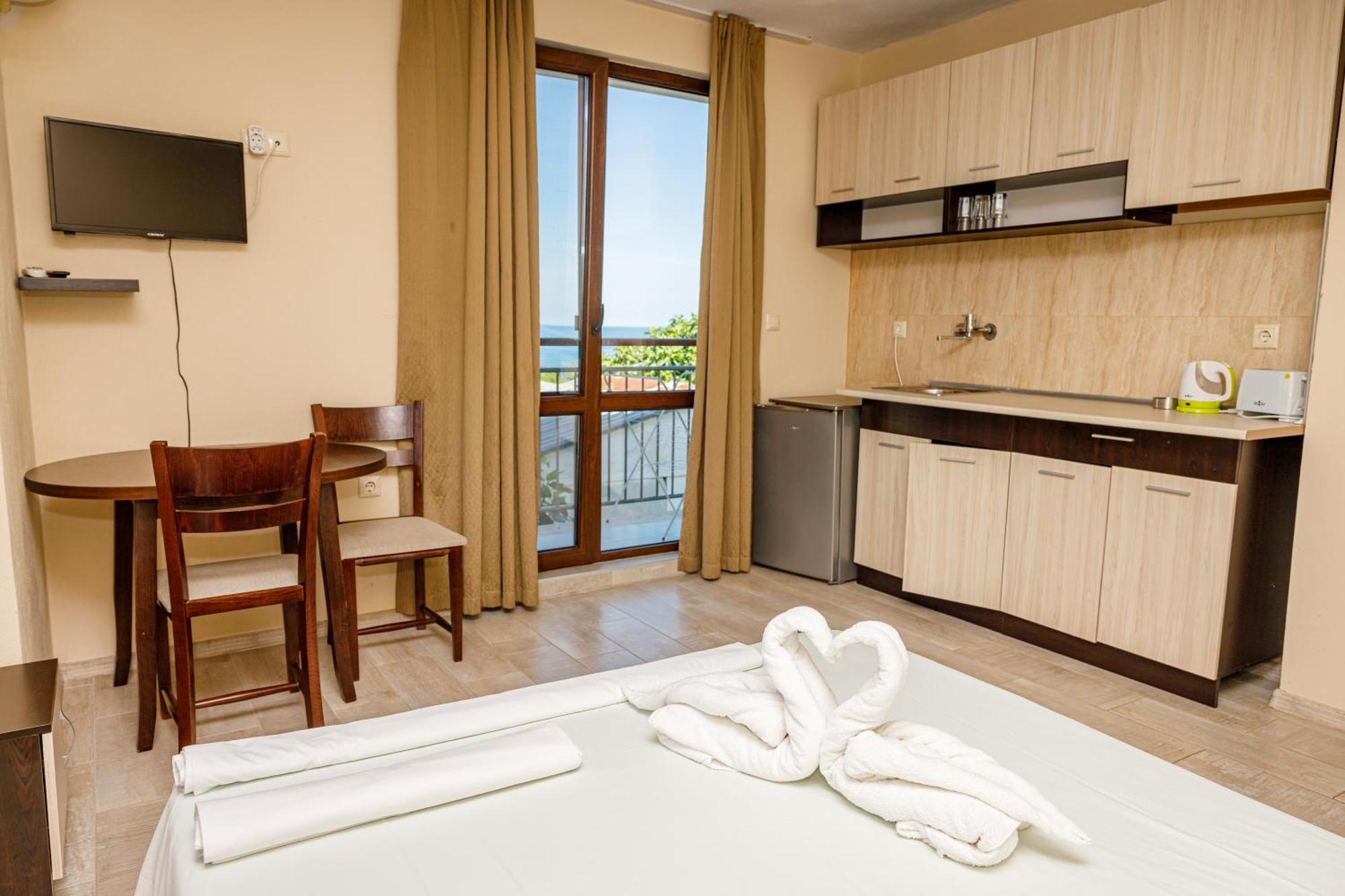 Family Hotel Silitur Ahtopol Extérieur photo