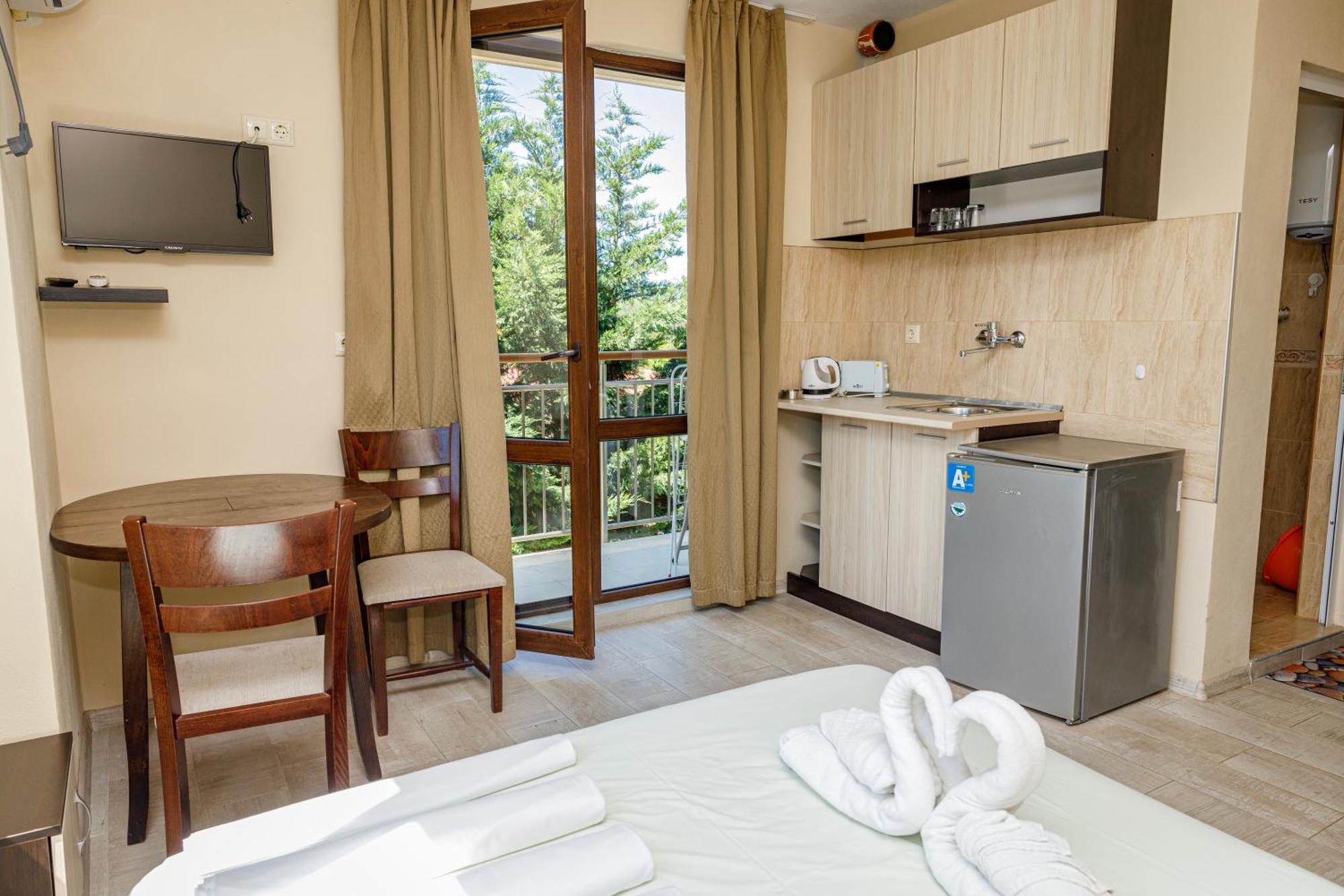 Family Hotel Silitur Ahtopol Extérieur photo
