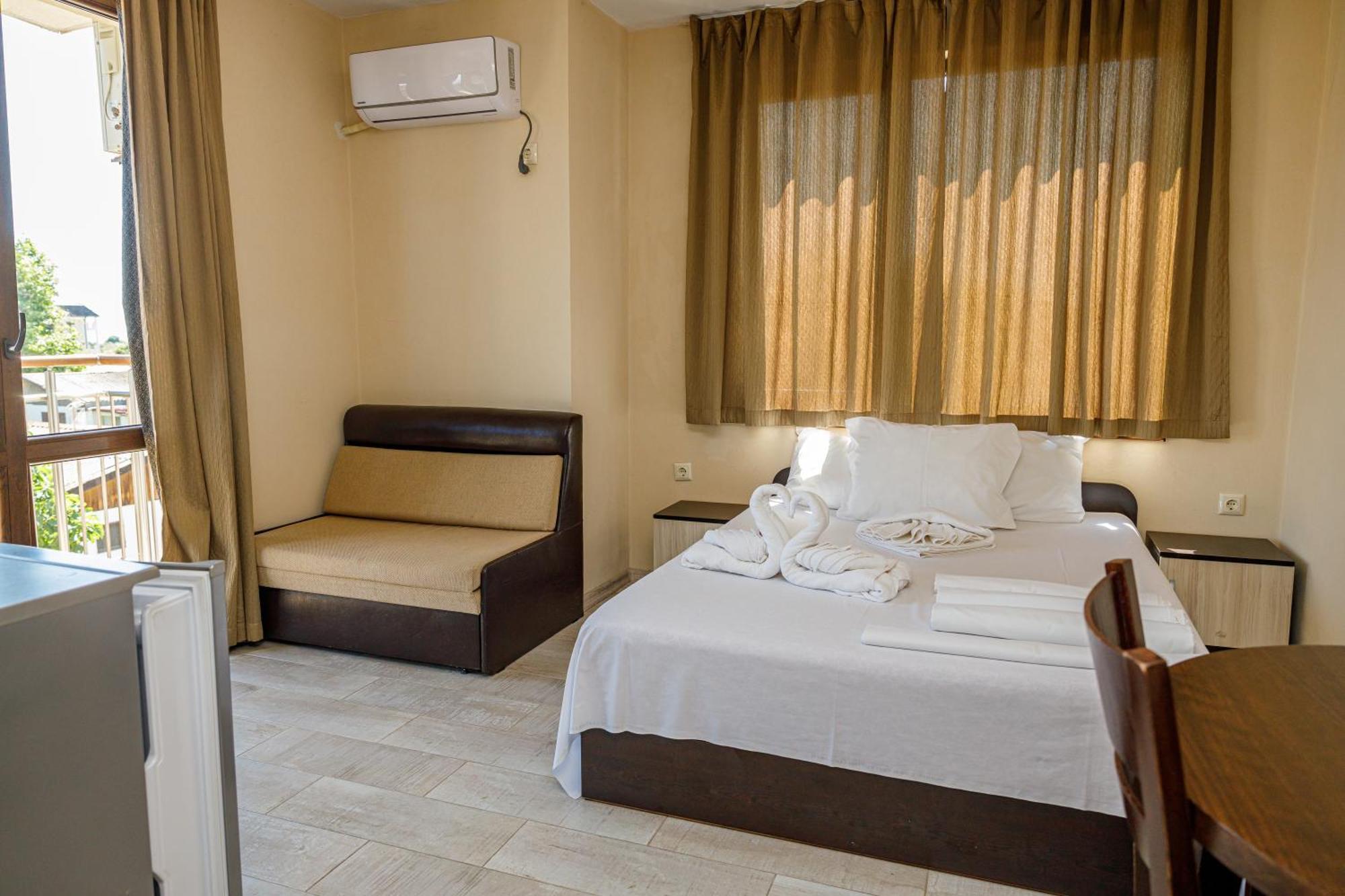 Family Hotel Silitur Ahtopol Extérieur photo