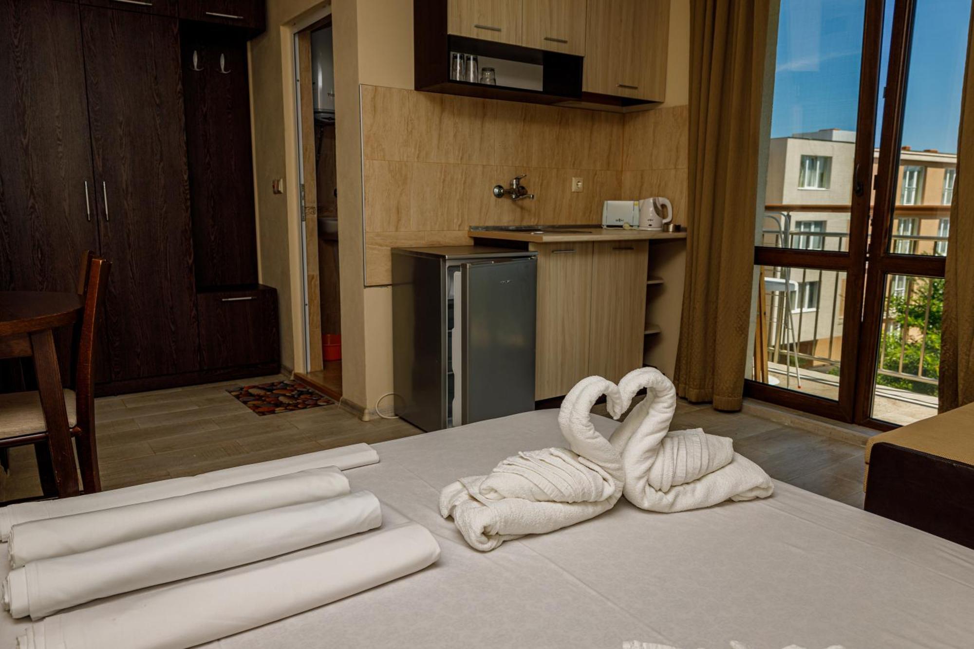 Family Hotel Silitur Ahtopol Extérieur photo