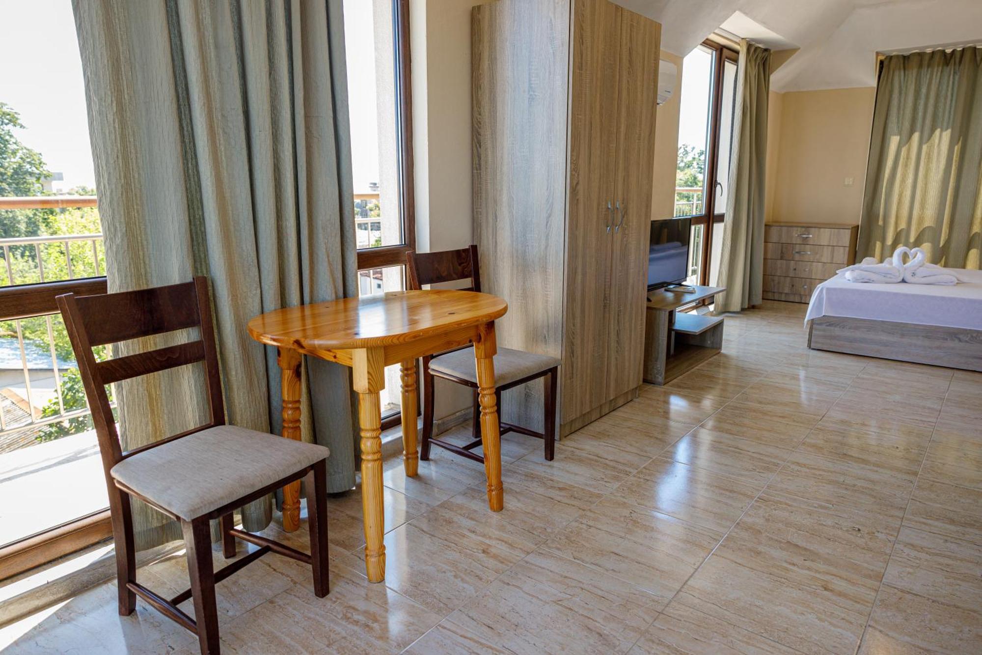 Family Hotel Silitur Ahtopol Extérieur photo