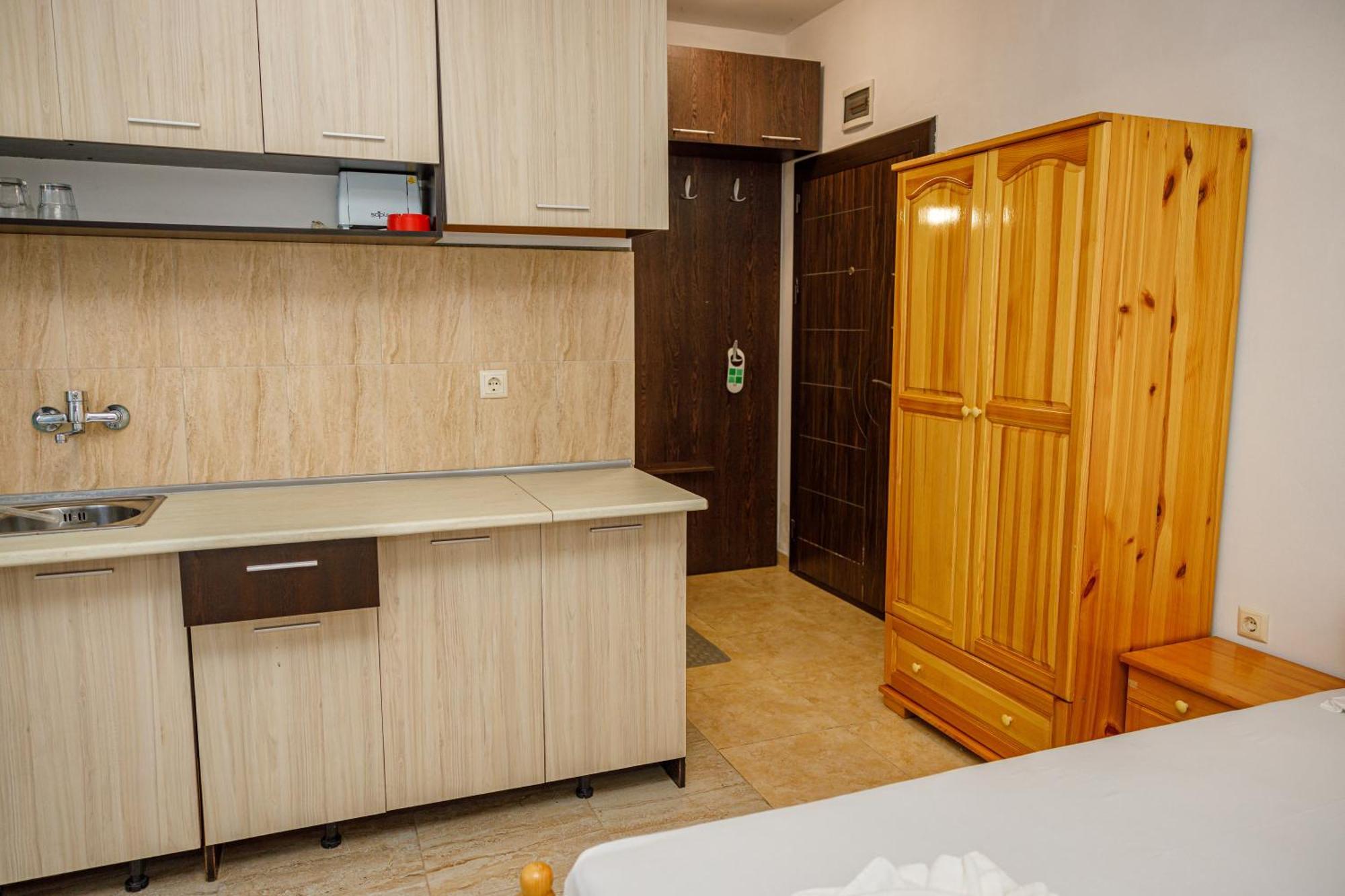 Family Hotel Silitur Ahtopol Extérieur photo