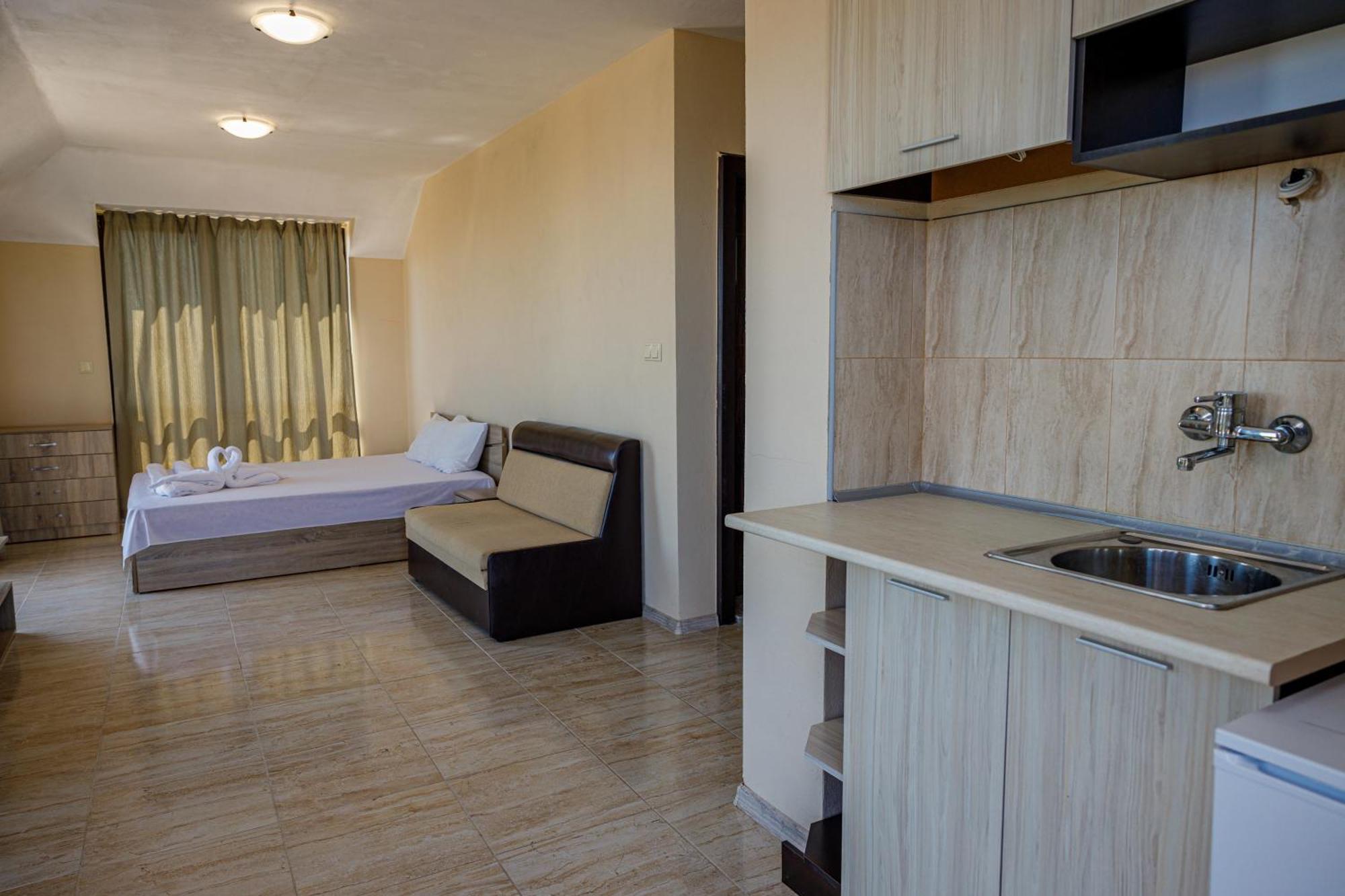 Family Hotel Silitur Ahtopol Extérieur photo