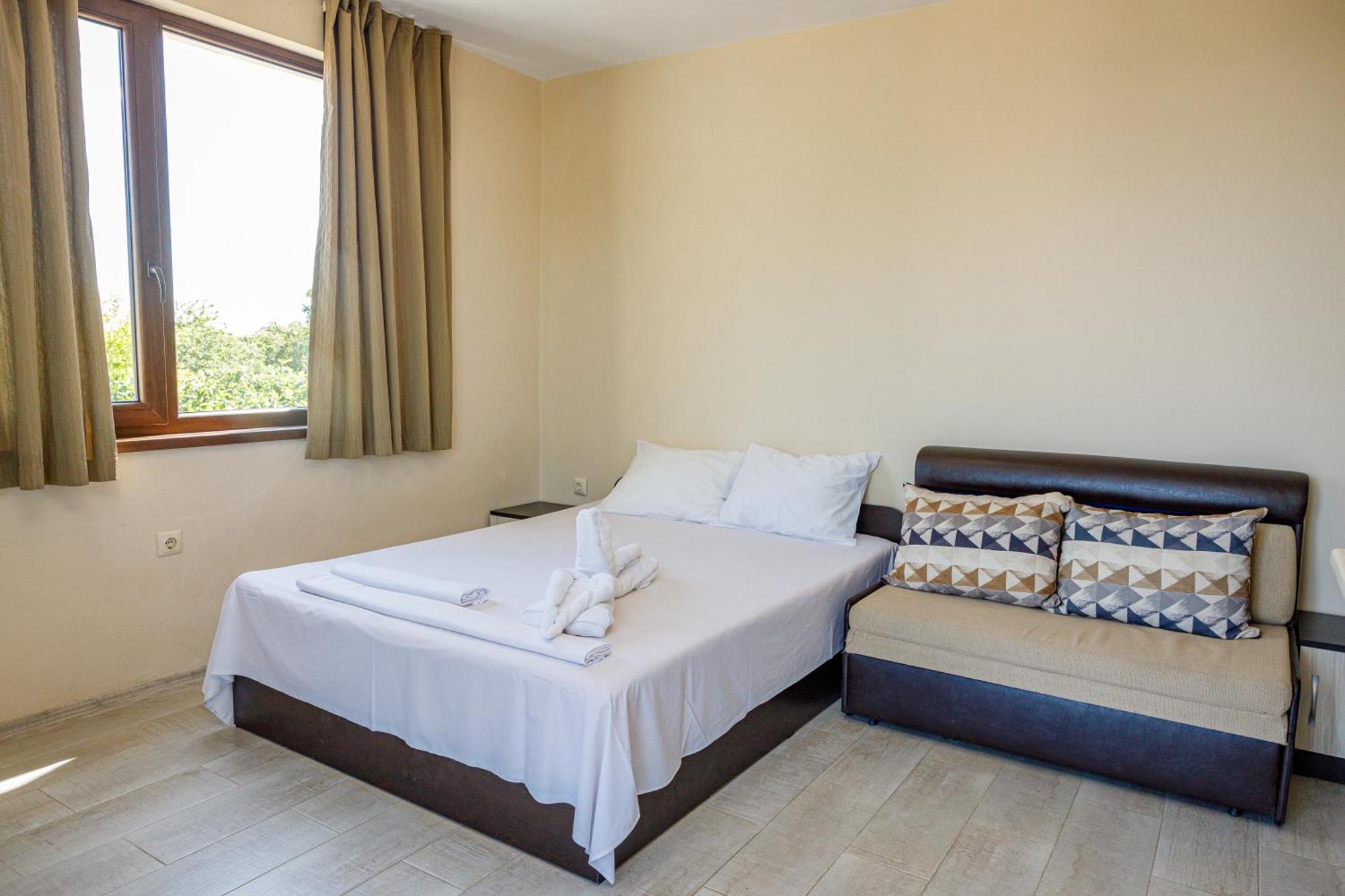 Family Hotel Silitur Ahtopol Extérieur photo