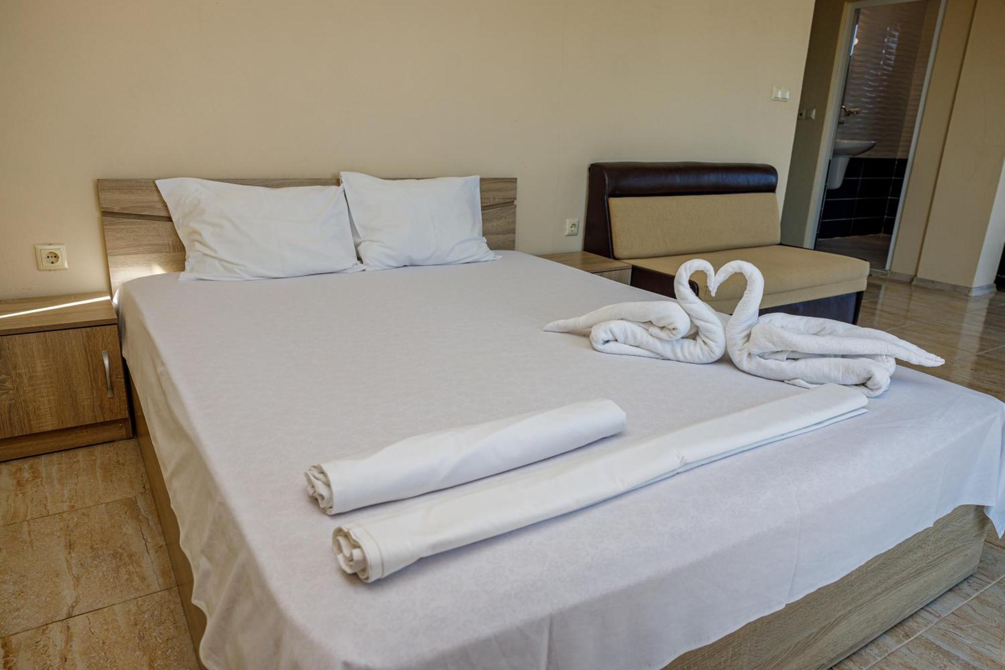 Family Hotel Silitur Ahtopol Extérieur photo