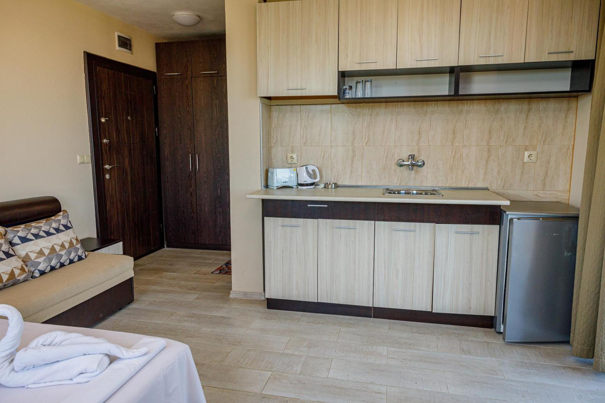 Family Hotel Silitur Ahtopol Extérieur photo